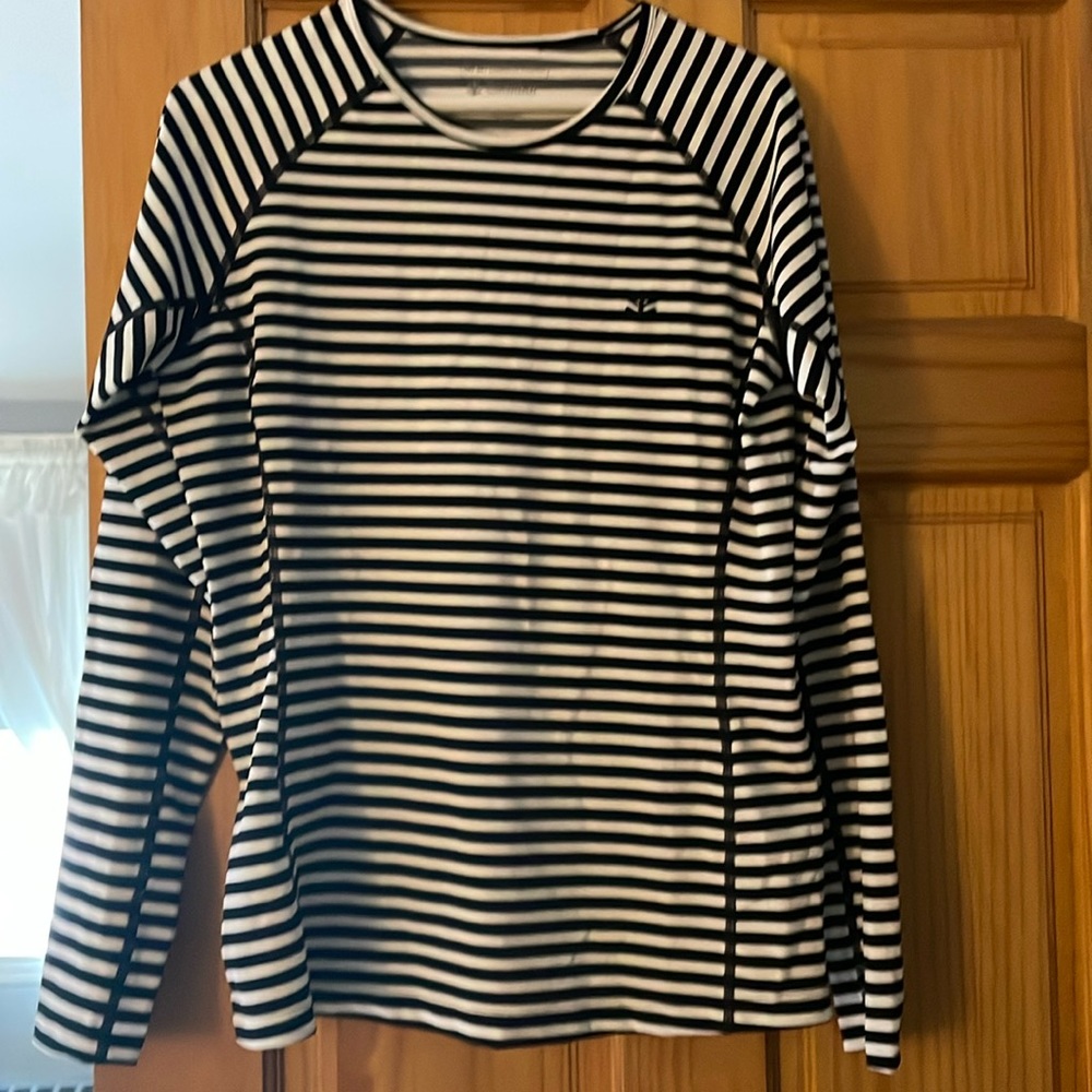 Women’s long sleeved sun protection swim top